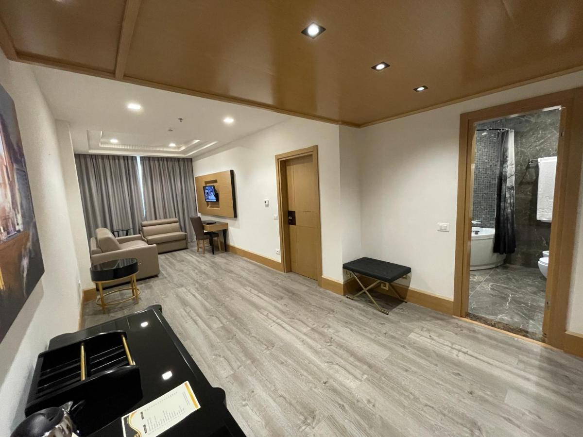 Hotel Golden Palace